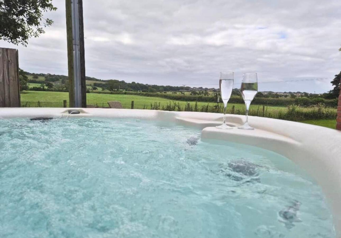 Bowland Breaks-A Luxury Barn Conversion With Optional Hot Tub, Log Burner And Countryside Views Лонгридж Экстерьер фото